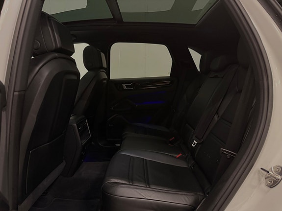 Porsche Cayenne S 13 of 30