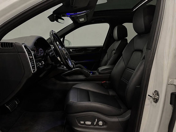 Porsche Cayenne S 12 of 30