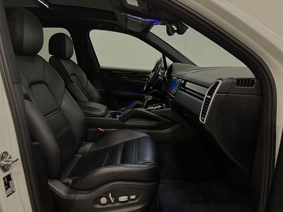 Porsche Cayenne S 14 of 30