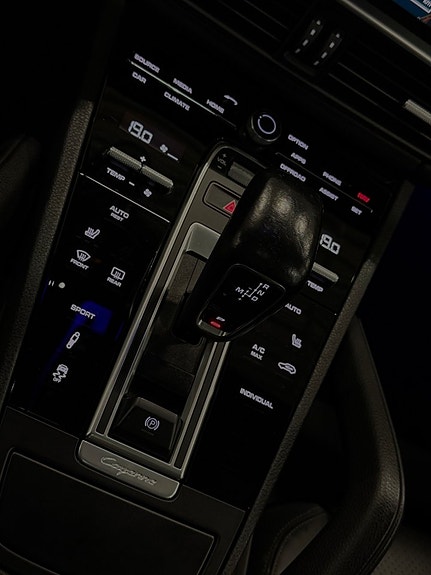 Porsche Cayenne S 21 of 30