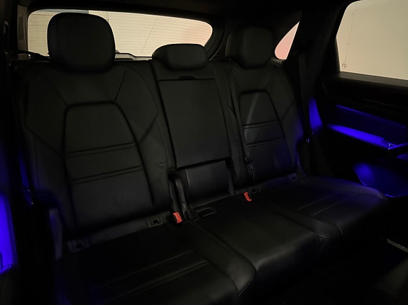 Porsche Cayenne S 17 of 30