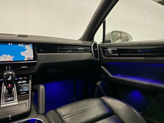 Porsche Cayenne S 22 of 30