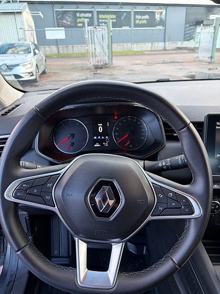 Renault Clio 8 of 10