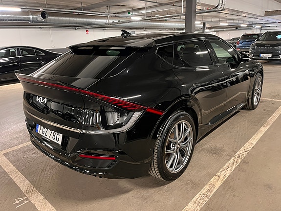 Kia EV6 8 of 12