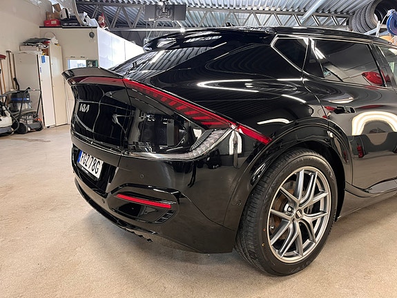 Kia EV6 5 of 12