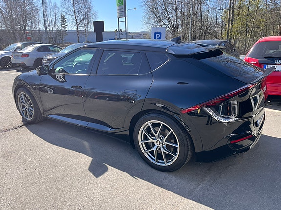 Kia EV6 4 of 12