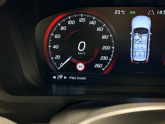 Volvo XC90 19 of 30