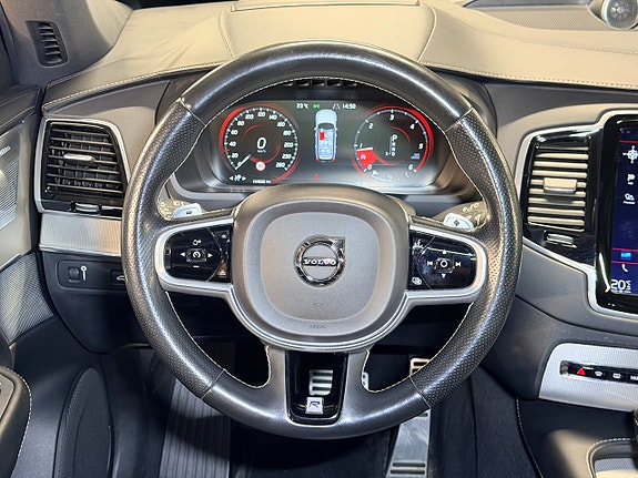 Volvo XC90 16 of 30