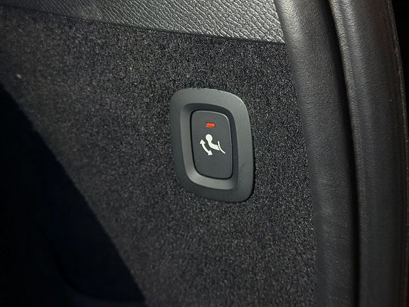 Volvo XC90 11 of 30