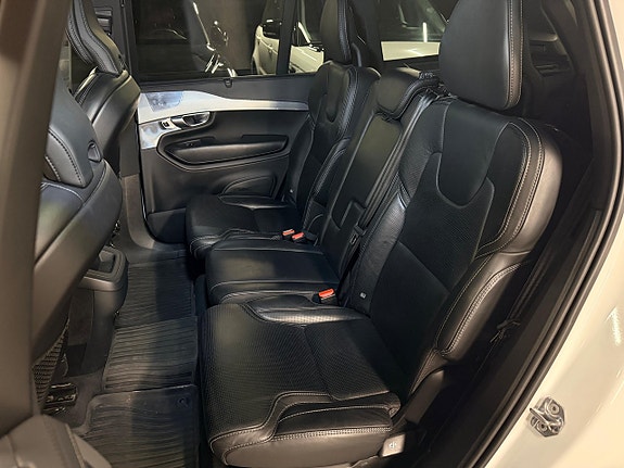 Volvo XC90 28 of 30