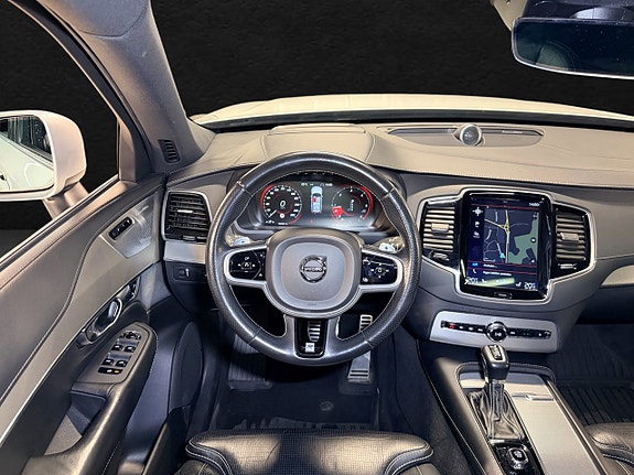 Volvo XC90 15 of 30