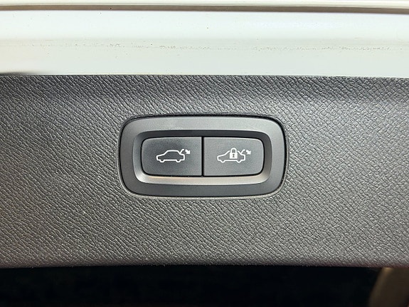 Volvo XC90 10 of 30