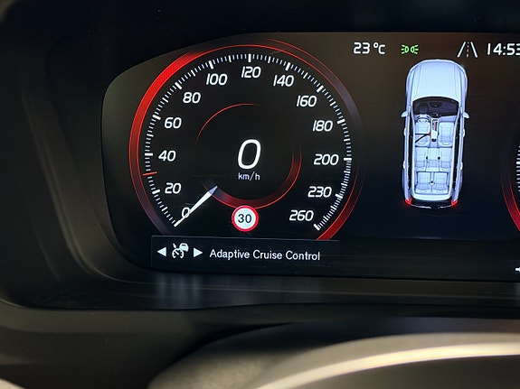 Volvo XC90 18 of 30