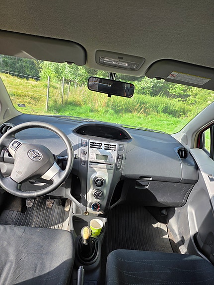 Toyota Yaris 3 of 3