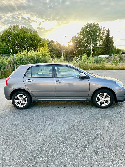 Toyota Corolla 3 of 6