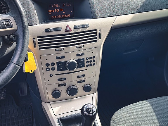 Opel Astra 9 of 14