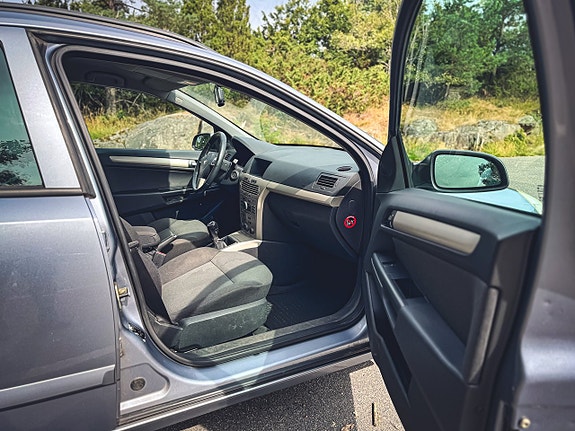 Opel Astra 12 of 14
