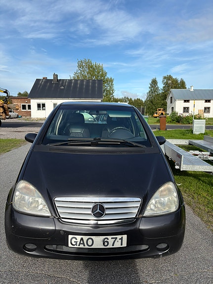 Mercedes-Benz A160 2 of 8