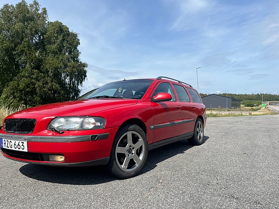 Volvo V70 4 of 5