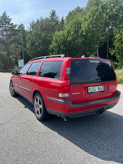 Volvo V70 3 of 5