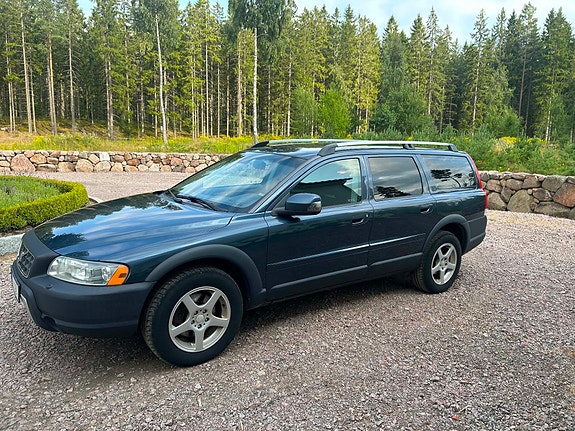 Volvo XC70 2 of 7