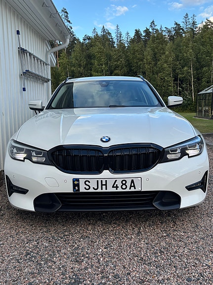 BMW 330e 2 of 9