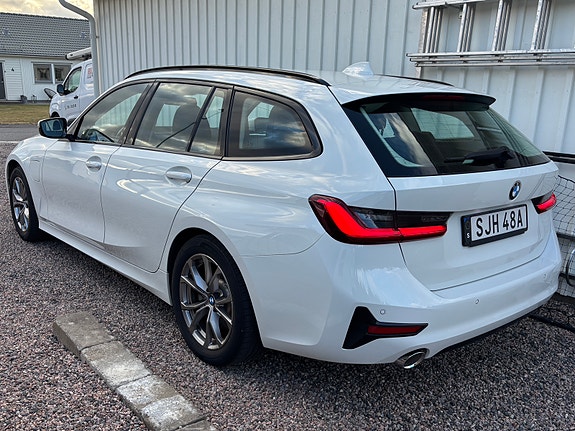 BMW 330e 5 of 9