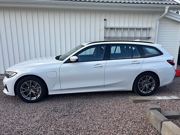 BMW 330e 3 of 9