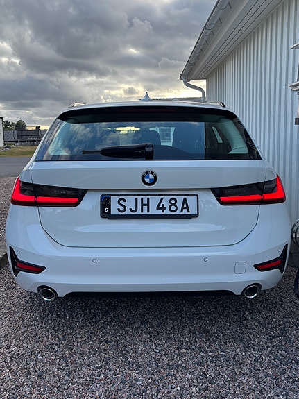 BMW 330e 4 of 9
