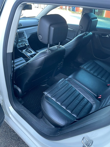 Volkswagen Passat 7 of 9