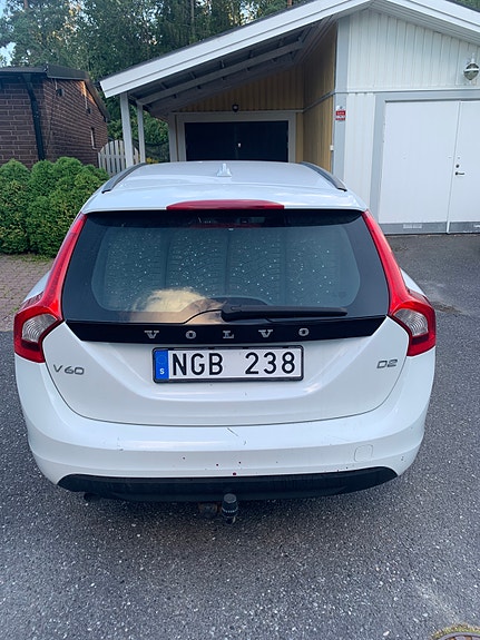 Volvo V60 2 of 7