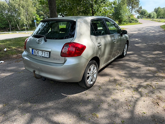 Toyota Auris 4 of 6