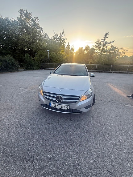 Mercedes-Benz A180 2 of 8