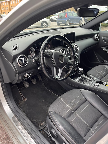 Mercedes-Benz A180 3 of 8