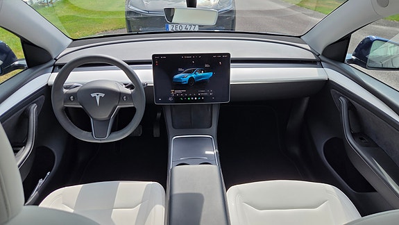 Tesla Model Y 2 of 6