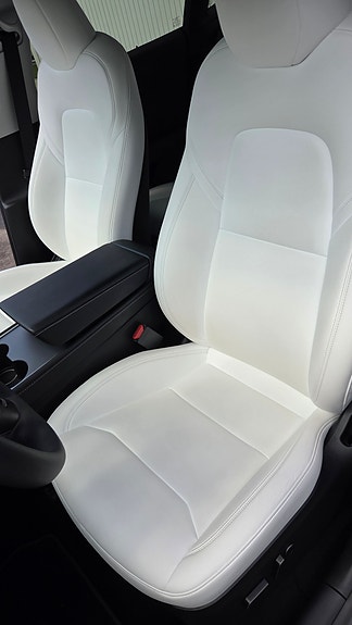 Tesla Model Y 5 of 6