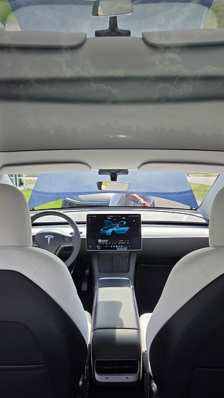 Tesla Model Y 3 of 6