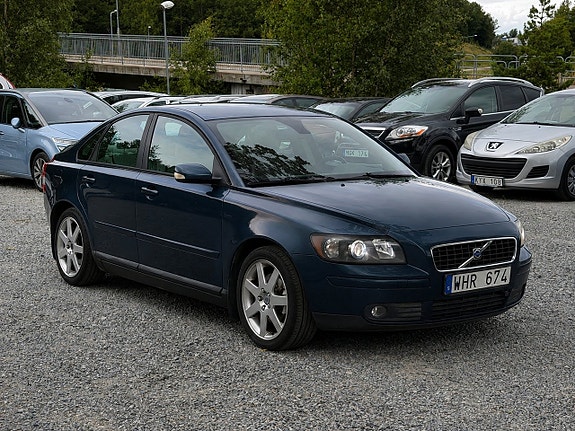 Volvo S40 2 of 17