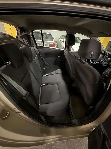 Renault Clio 7 of 9
