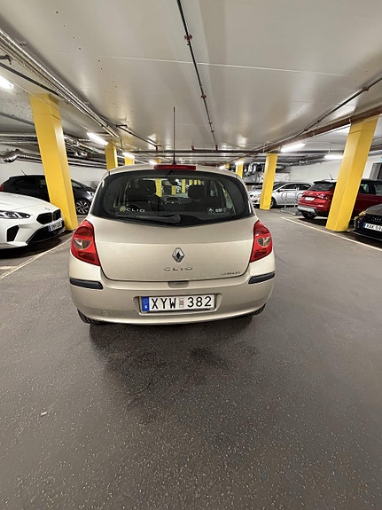 Renault Clio 2 of 9
