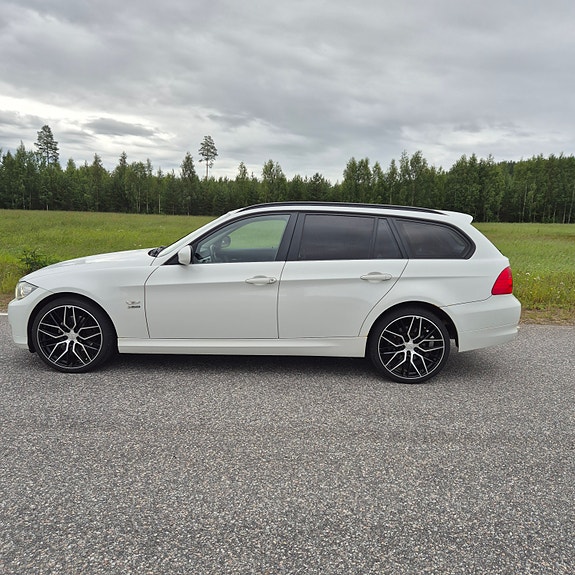 BMW 320d 3 of 9