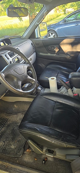 Mitsubishi Pajero Sport 3 of 4