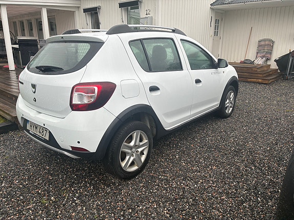Dacia Sandero Stepway 2 of 8