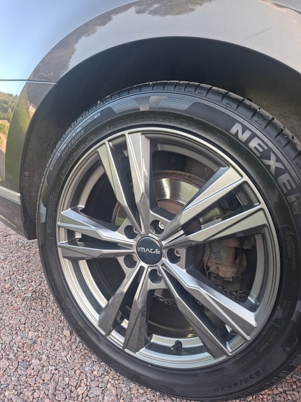Volkswagen Passat 4 of 12