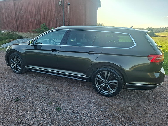 Volkswagen Passat 2 of 12