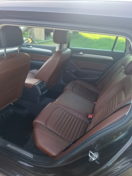Volkswagen Passat 5 of 12