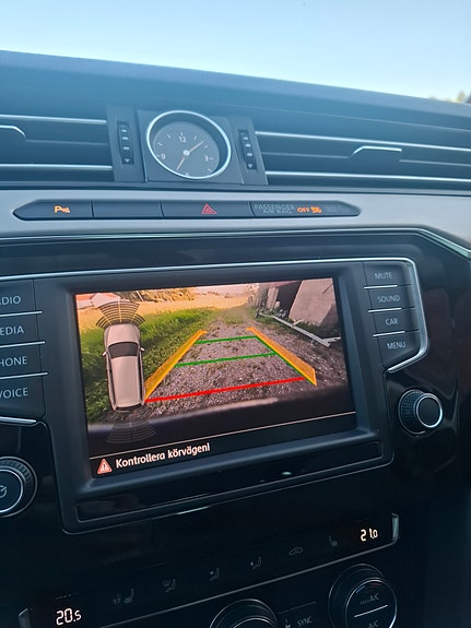 Volkswagen Passat 11 of 12