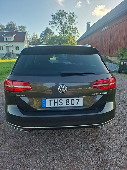 Volkswagen Passat 3 of 12