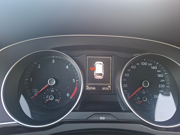 Volkswagen Passat 8 of 12