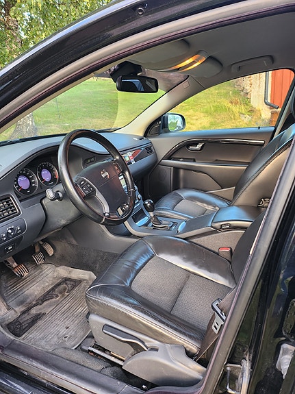 Volvo V70 4 of 6